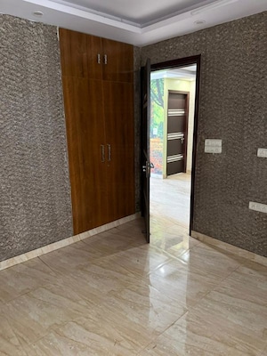 Room in 3 BHK Builder Floor at RWA Apartments Sector 45, Sector 45 – for Rent