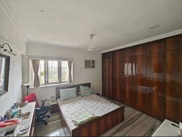 Bedroom in 3 BHK Apartment at Bandra West – for Rent