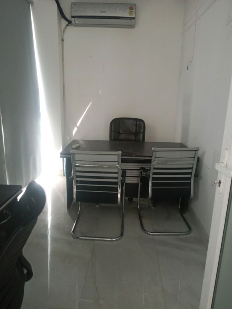 Team Area, gaur-city-center Commercial Office Space 450 Sq.Ft. In Sector 4 Greater Noida Greater Noida 9961087