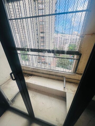 Furnished Amenities in 2 BHK Apartment at Satellite Royale, Goregaon East – for Rent