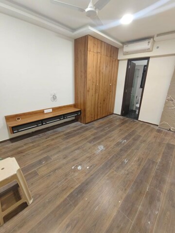 Room in 3 BHK Apartment at Kalpataru Magnus, Bandra East – for Rent