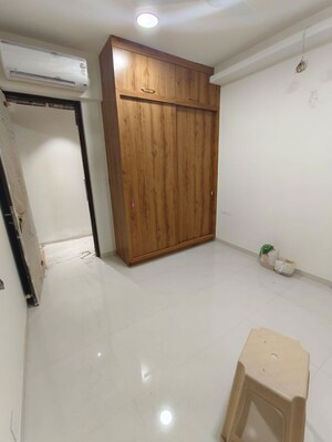 Room in 3 BHK Apartment at Kalpataru Magnus, Bandra East – for Rent