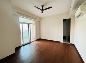 Room in 4 BHK Apartment at Parx Laureate, Sector 108 – for Rent