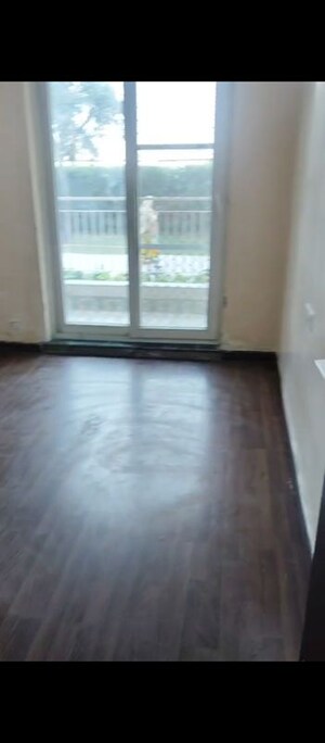 Room in 2 BHK Apartment at BPTP Discovery Park, Sector 80 – for Rent