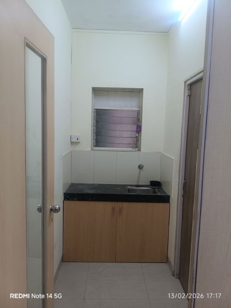 Bathroom, naupada Commercial Office Space 800 Sq.Ft. In Naupada Thane 9961103