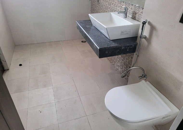 Bathroom, parx-laureate 4 Bedroom 3850 Sq.Ft. Apartment In Sector 108 Noida 9961120