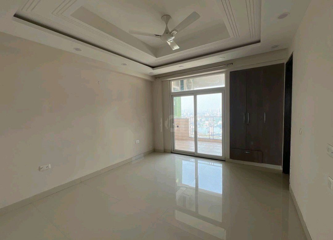 4 BHK + Servant Room Apartment For Rent in Parx Laureate