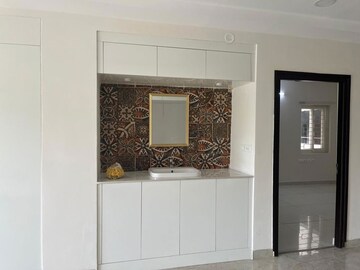 Room in 3 BHK Apartment at Vishnu Vistara, Hi Tech City – for Rent