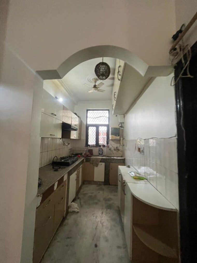 Kitchen, green fields colony 3 Bedroom 150 Sq.Yd. Builder Floor In Green Fields Colony Faridabad 9961135