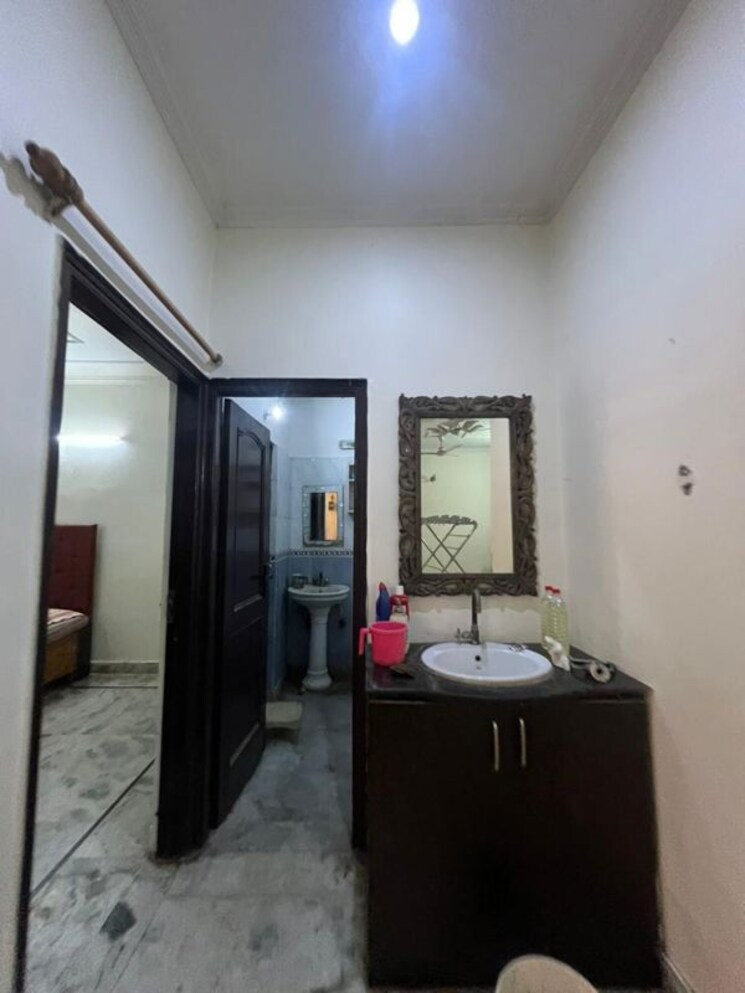 Kitchen, green fields colony 3 Bedroom 150 Sq.Yd. Builder Floor In Green Fields Colony Faridabad 9961135