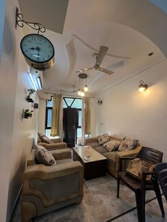 3 BHK + Pooja Room,Servant Room,Study Room,Extra Room Builder Floor For Rent in Green Fields Colony