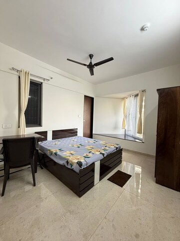 Team Area in 2 BHK Apartment at Amanora Gold Towers, Hadapsar – for Rent