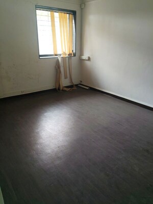 Room in 2 BHK Apartment at Amanora Gold Towers, Hadapsar – for Rent