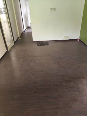 Room in 2 BHK Apartment at Amanora Gold Towers, Hadapsar – for Rent