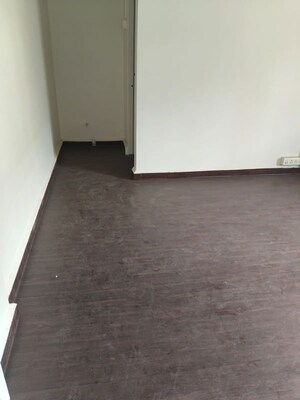 Room in 2 BHK Apartment at Amanora Gold Towers, Hadapsar – for Rent