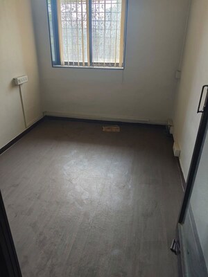 Room in 2 BHK Apartment at Amanora Gold Towers, Hadapsar – for Rent