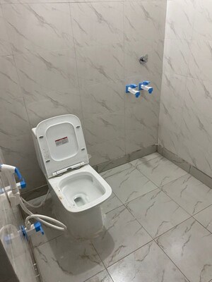 Bathroom in 2 BHK Builder Floor at Vaishali Sector 5 – for Rent