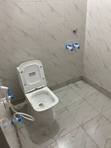 Bathroom in 2 BHK Builder Floor at Vaishali Sector 5 – for Rent