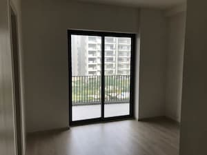Room in 3 BHK Apartment at Smart World Orchard, Sector 61 – for Rent