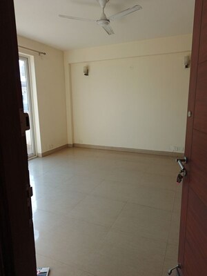 Room in 3 BHK Apartment at Smart World Orchard, Sector 61 – for Sale