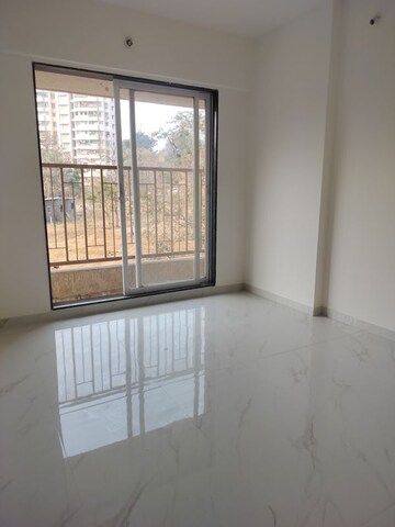 Room in 1 BHK Apartment at Metropolis Bayside, Kasarvadavali – for Sale