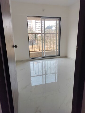 Room in 1 BHK Apartment at Metropolis Bayside, Kasarvadavali – for Sale