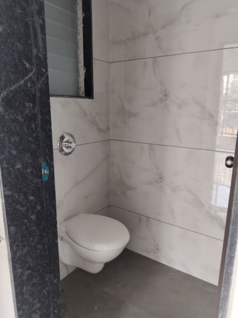 Bathroom, metropolis-bayside 1 Bedroom 500 Sq.Ft. Apartment In Kasarvadavali Thane 9961279