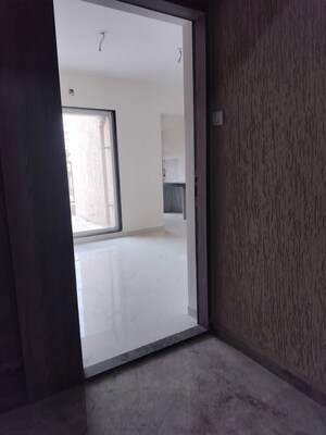 Room in 1 BHK Apartment at Metropolis Bayside, Kasarvadavali – for Sale