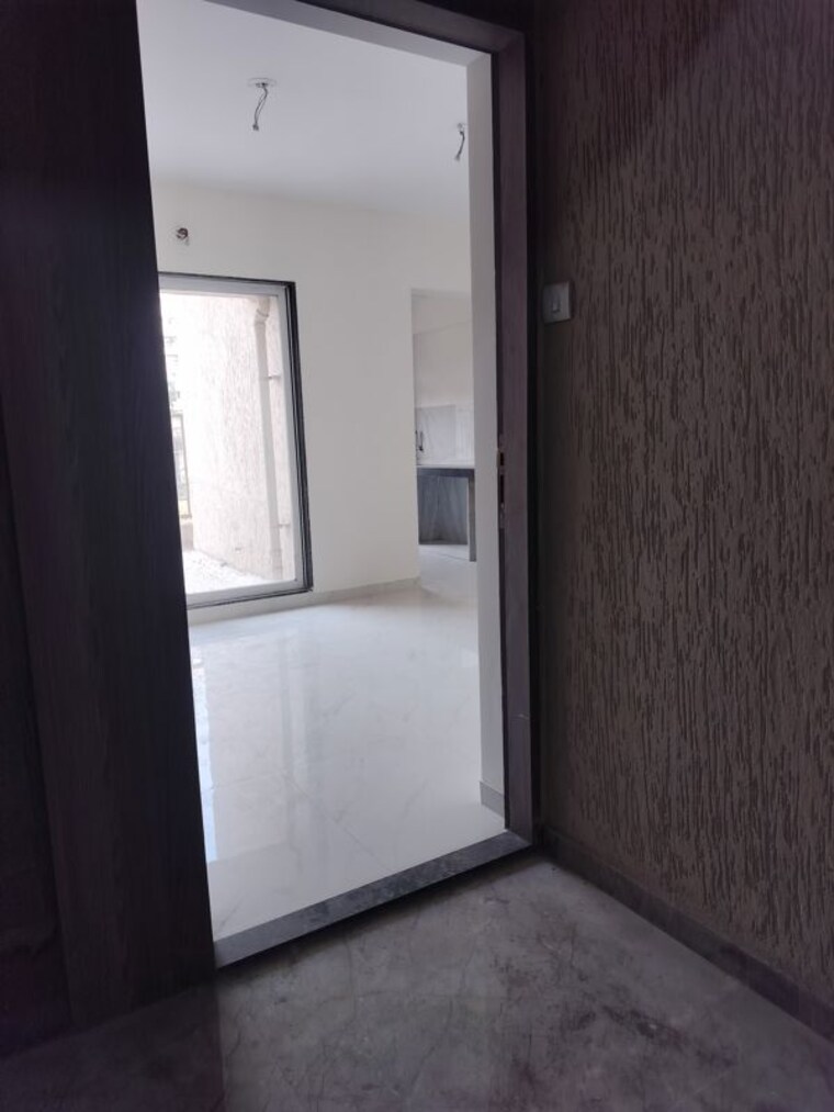 Room, metropolis-bayside 1 Bedroom 500 Sq.Ft. Apartment In Kasarvadavali Thane 9961279