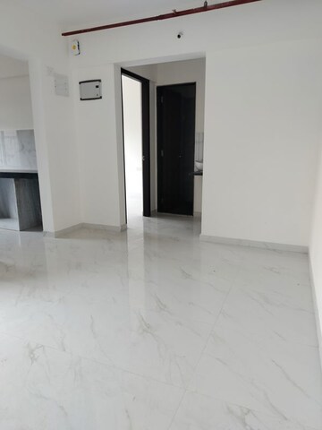 Room in 1 BHK Apartment at Metropolis Bayside, Kasarvadavali – for Sale