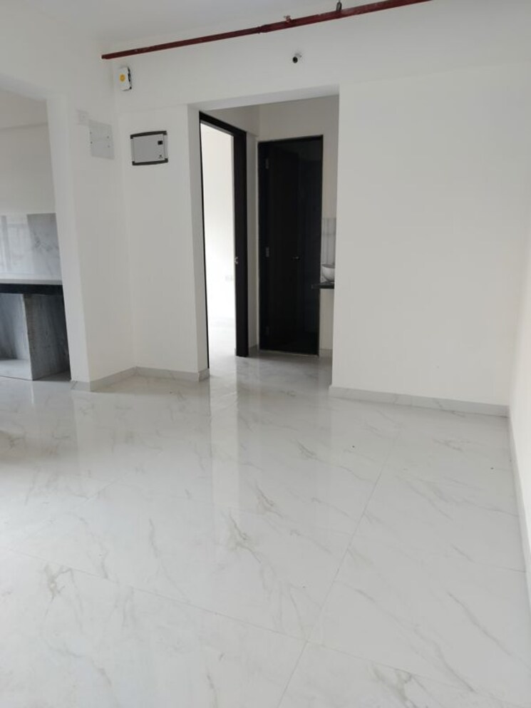 Room, metropolis-bayside 1 Bedroom 500 Sq.Ft. Apartment In Kasarvadavali Thane 9961279