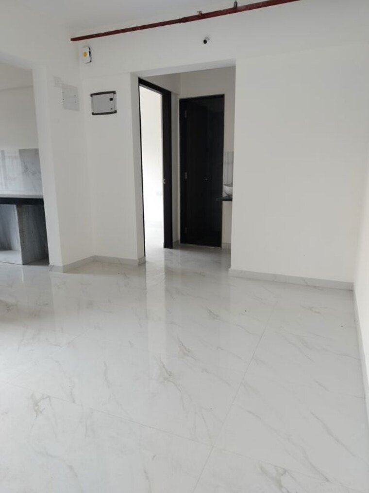 Room, metropolis-bayside 1 Bedroom 500 Sq.Ft. Apartment In Kasarvadavali Thane 9961279