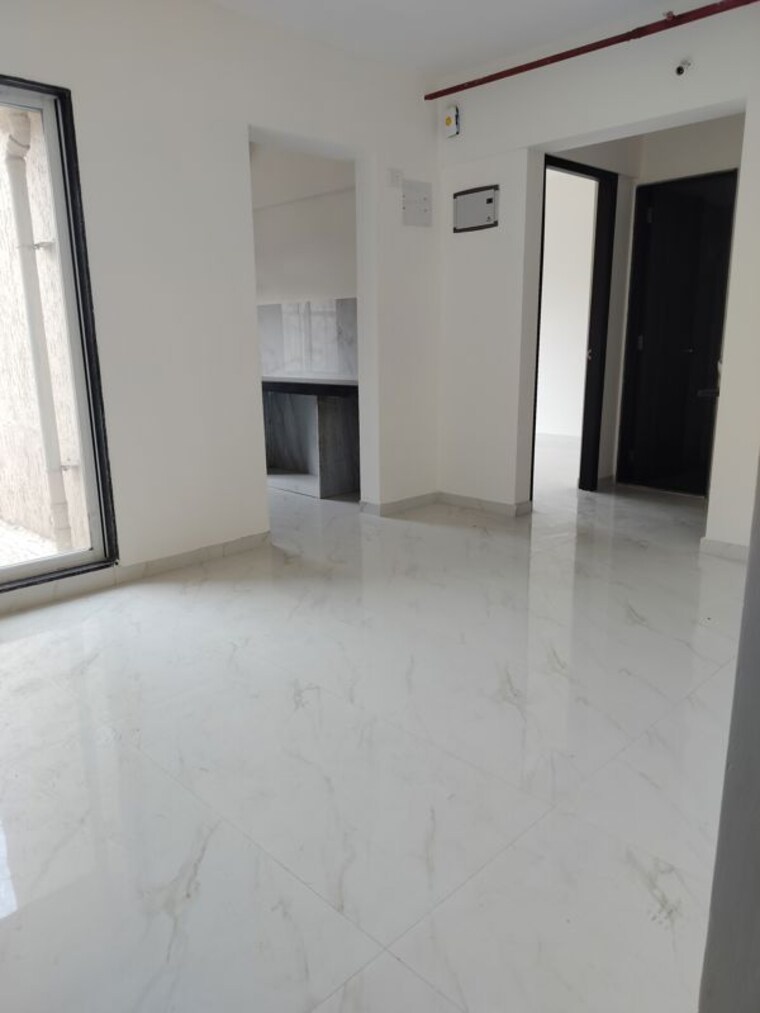 Room, metropolis-bayside 1 Bedroom 500 Sq.Ft. Apartment In Kasarvadavali Thane 9961279