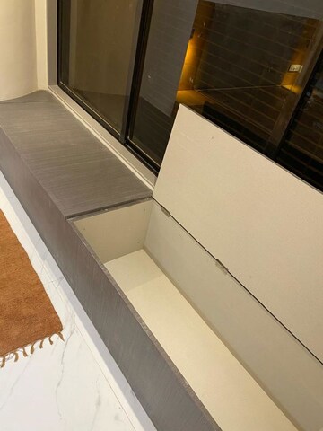 Furnished Amenities in 2 BHK Apartment at Oshiwara – for Rent