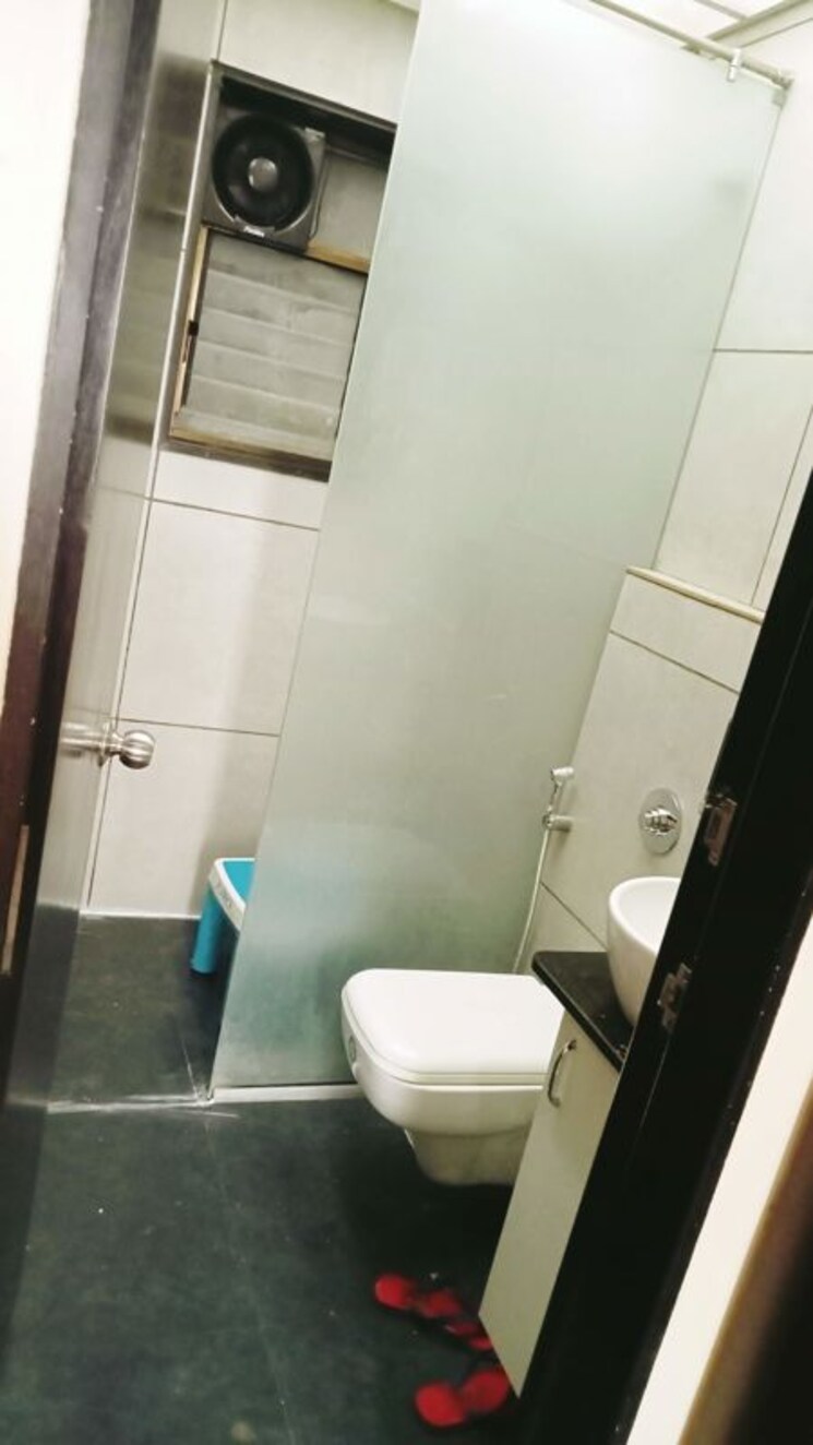 Bathroom, amanora-gateway-towers 2 Bedroom 1264 Sq.Ft. Apartment In Hadapsar Pune 9961423