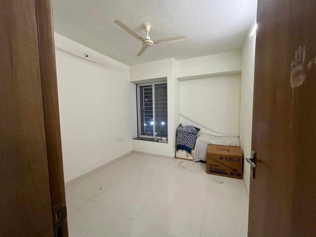 2 BHK + Servant Room Apartment For Rent in Amanora Gateway Towers