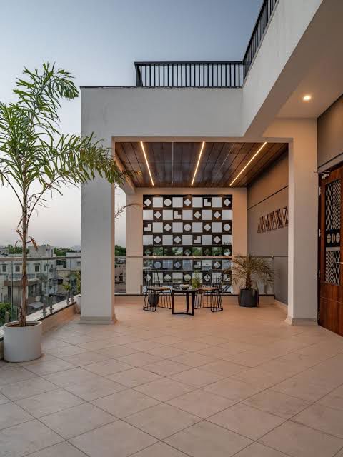 4 BHK + Servant Room Apartment For Sale in Khar West