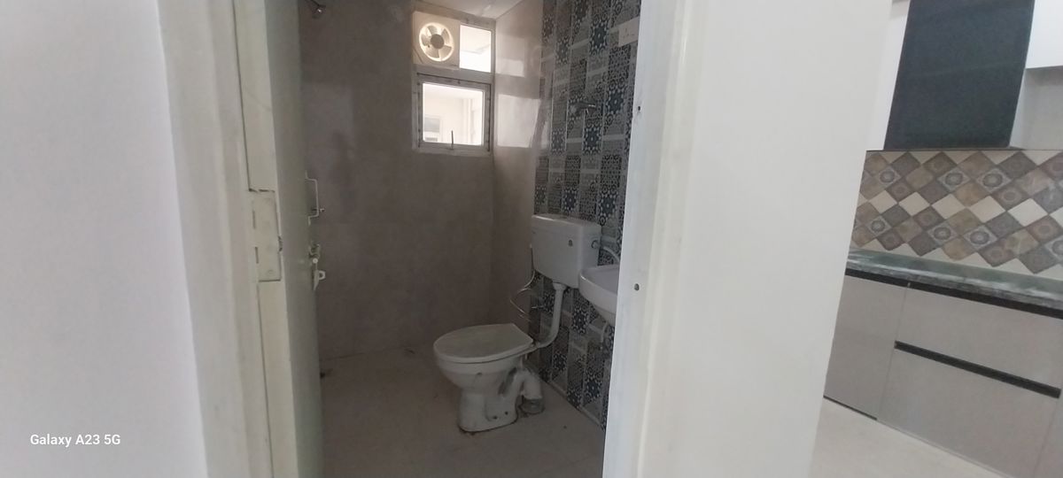 2 BHK + Extra Room Apartment For Rent in Signature Global Proxima