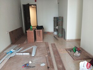 Living Room in 2 BHK Apartment at Kalpataru Paramount, Kapur Bawdi – for Rent