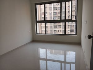 Room in 2 BHK Apartment at Kalpataru Paramount, Kapur Bawdi – for Rent