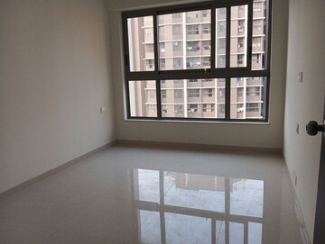 Room in 2 BHK Apartment at Kalpataru Paramount, Kapur Bawdi – for Rent
