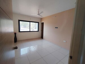 Room in 2 BHK Apartment at Maninagar – for Rent
