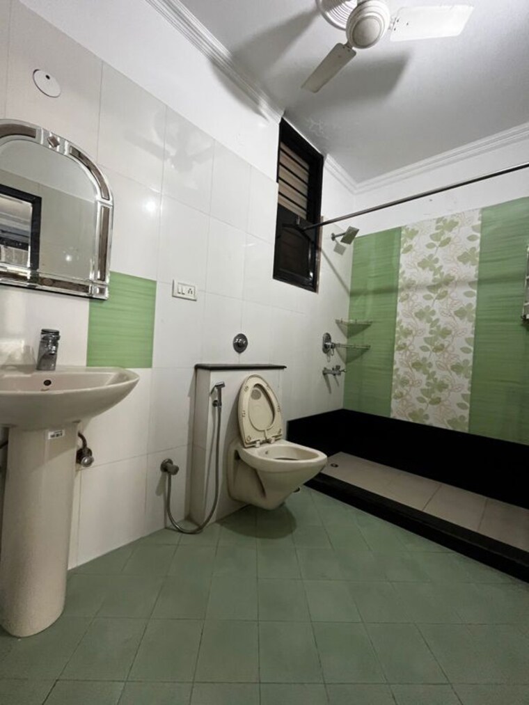 Kitchen, sector 40 3 Bedroom 3000 Sq.Ft. Builder Floor In Sector 40 Gurgaon 9961572