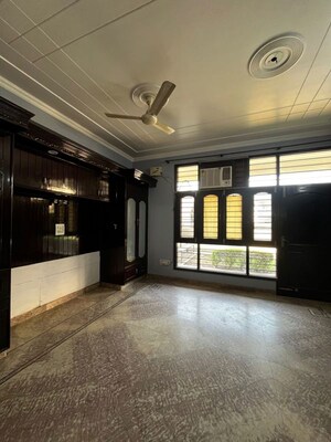 Parking in 3 BHK Builder Floor at Sector 45 – for Rent