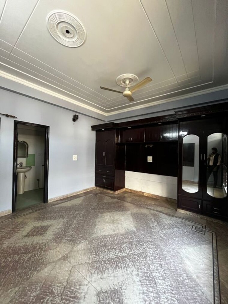  Parking, sector 45 3 Bedroom 2850 Sq.Ft. Builder Floor In Sector 45 Gurgaon 9961649