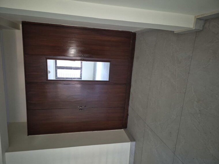 Room, mayur vihar 3.5 Bedroom 1350 Sq.Ft. Apartment In Mayur Vihar Delhi 9961668