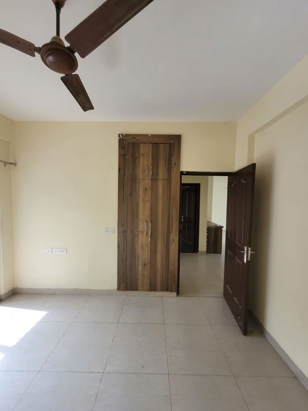 3.5 BHK + Study Room Builder Floor For Sale in Wave Prime Floors