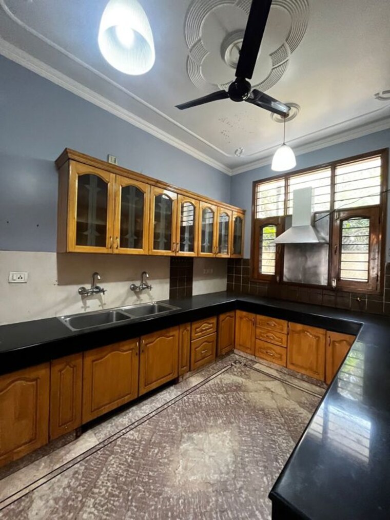 Kitchen, sector 46 3 Bedroom 3000 Sq.Ft. Builder Floor In Sector 46 Gurgaon 9961674
