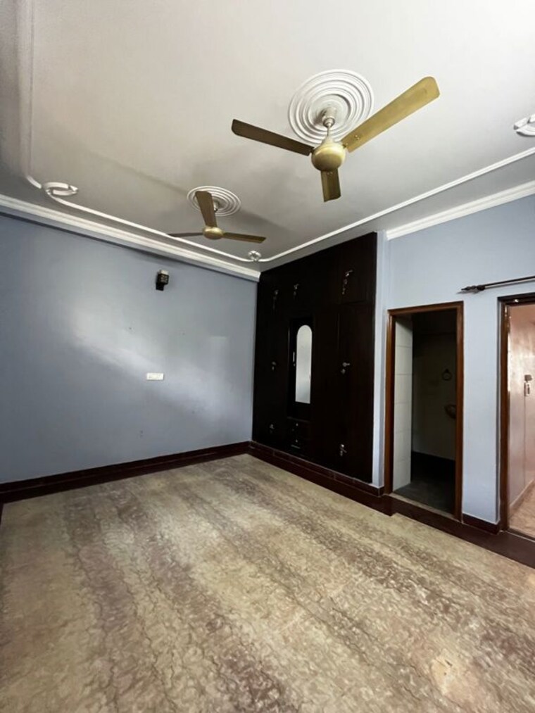 Room, sector 46 3 Bedroom 3000 Sq.Ft. Builder Floor In Sector 46 Gurgaon 9961674