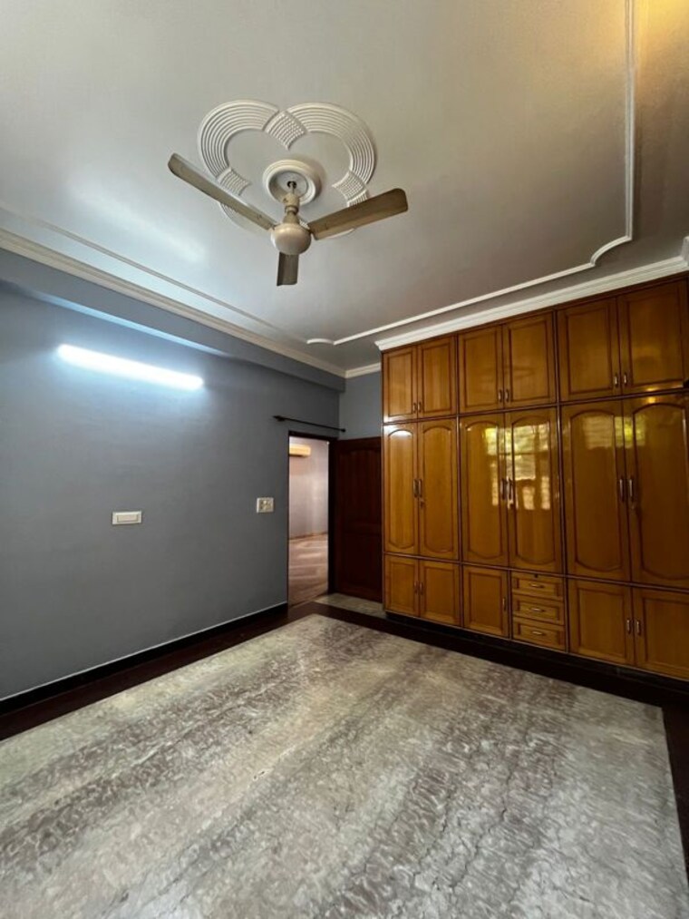 Room, sector 46 3 Bedroom 3000 Sq.Ft. Builder Floor In Sector 46 Gurgaon 9961674